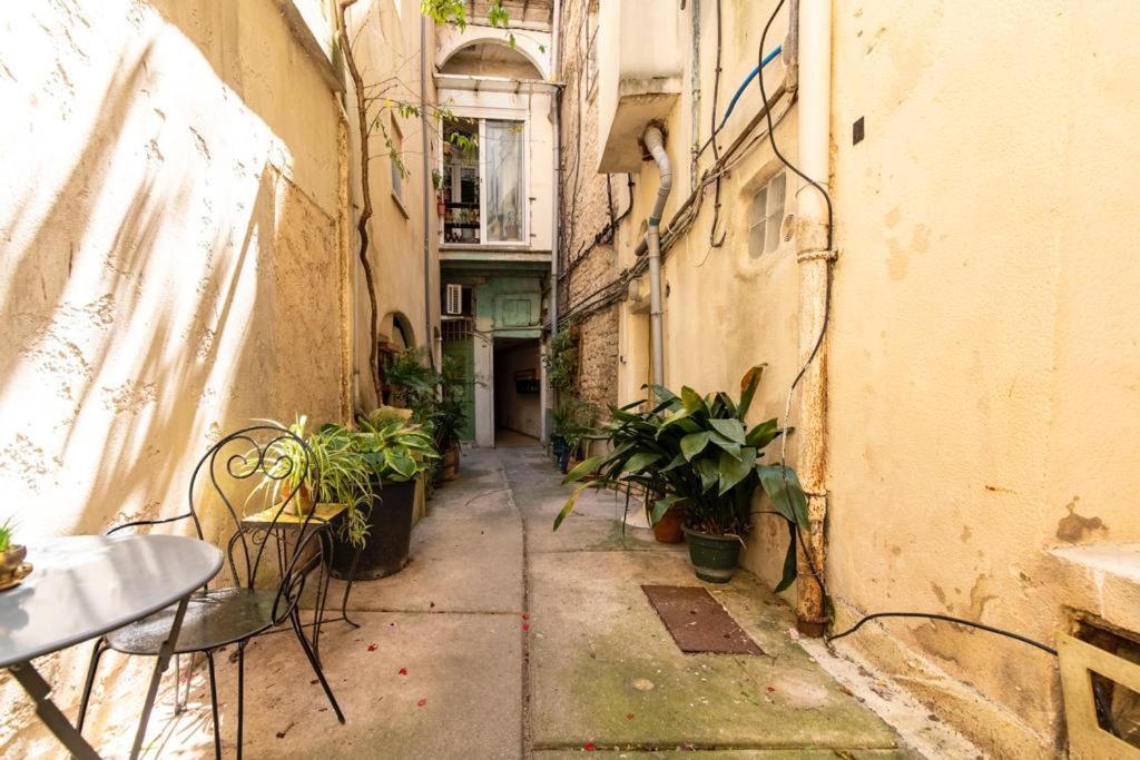 Studio Cosy Au Coeur De L'Ecusson - Arenes A 2 Min Nîmes Exteriér fotografie